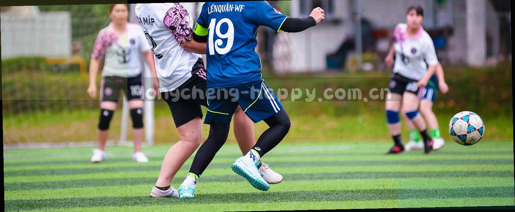 深底金边的横向阶梯示意，三级台阶分别标注试玩、限红与返水三段